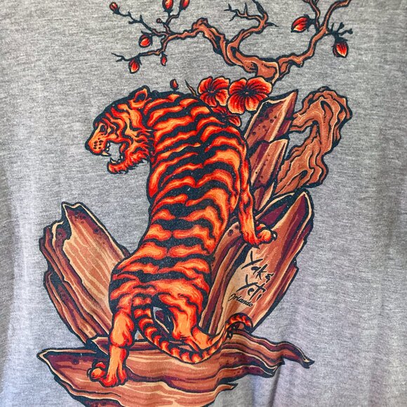Yak & Yeti Restaurant Orlando Disney World Tiger Tee Shirt Large Gray Merch L - Picture 2 of 5